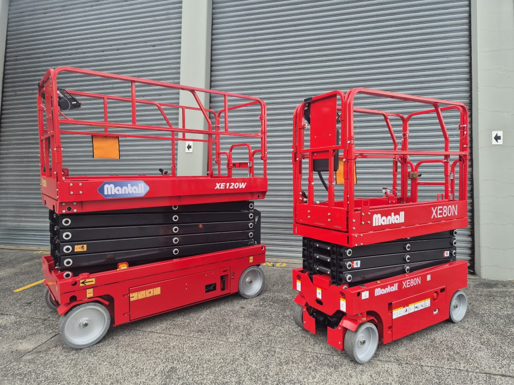 17. Landex Mantall XE80N Natures Flame and McHale Hire